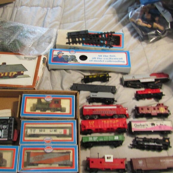 Lionel/ Tyco/ Model Power Other - HUGE Lot HO + O GAUGE Mixed TRAINS TRACKS Tyco Unassembled Station MODEL POWER +